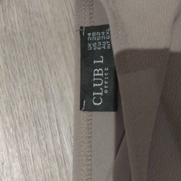 Club L Dress - Picture 3 of 6